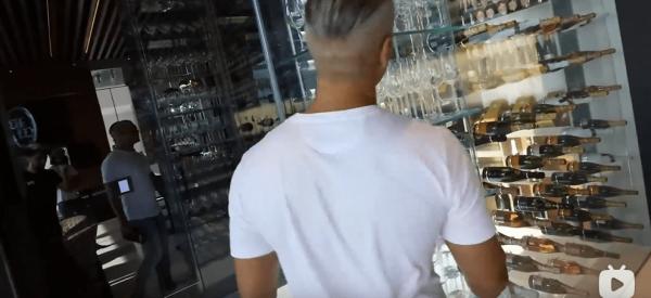 迪拜小哥甩賣7.7億豪宅 買就送勞斯萊斯和法拉利 迪拜小哥甩賣7.7億豪宅 買就送勞斯萊斯和法拉利