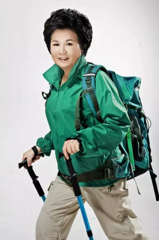 《新聞聯播》前主播邢質斌：與初戀丈夫相愛一生，晚年生活怎樣？