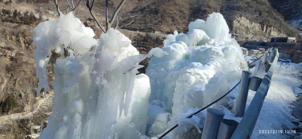 緊緊抓住冬天的尾巴 到嶺角(靈溪)來看冰瀑