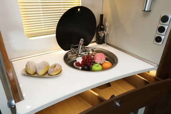 國內首款三類進口底盤房車！雙拓展大空間智慧化+多項安全系統