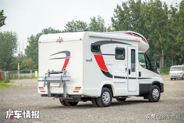 合作款房車長啥樣？水電配滿洗澡空調隨便用，比保姆車還要舒服