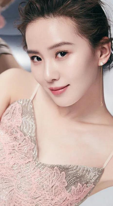 劉詩詩近照太驚豔,面板粉嫩如18歲 劉詩詩近照太驚豔,面板粉嫩如18歲