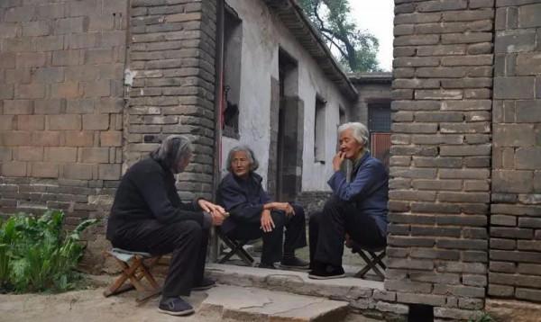 現代詩:《空蕩蕩的村莊》 現代詩:《空蕩蕩的村莊》