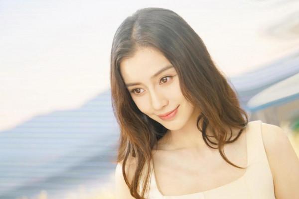 楊穎最新燕麥田大片