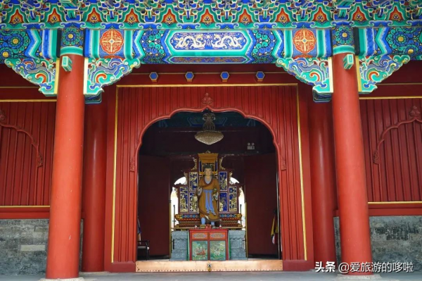 看展喝咖啡、賞壁畫、聽古樂…這座城市的寺廟也太厲害了吧