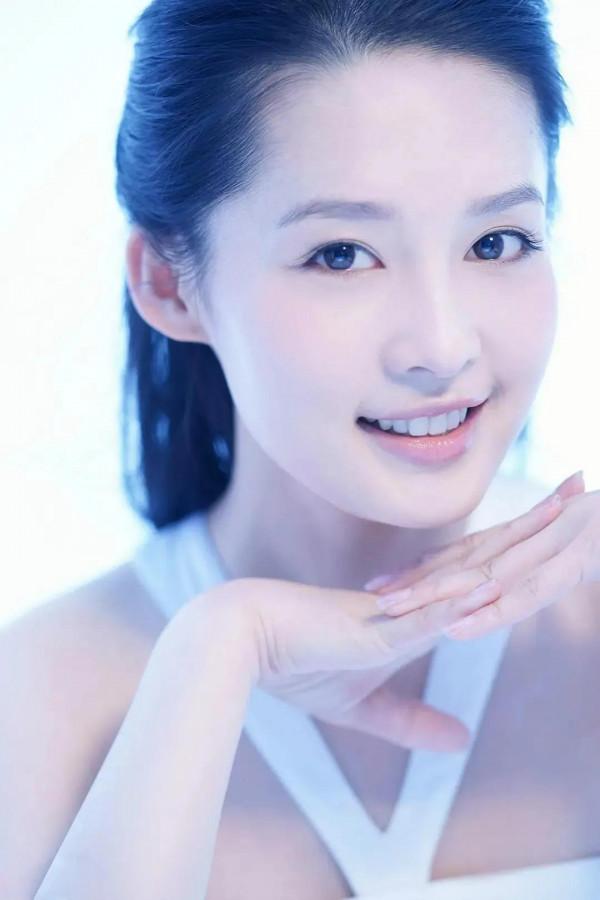 李沁 甜美溫柔 如清泉