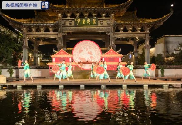 江西婺源：漢服“拜月”祈福迎中秋