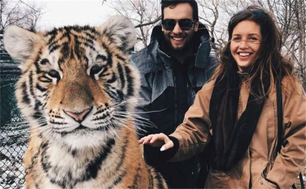 為什麼貓被捏住後頸會變乖?拿捏老虎的後頸,它也會站著不動嗎? 為什麼貓被捏住後頸會變乖?拿捏老虎的後頸,它也會站著不動嗎?