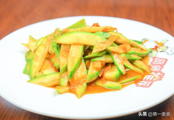 兩個西葫蘆,一個番茄,廚師長秘製家常菜,脆嫩爽口,清淡開胃 兩個西葫蘆,一個番茄,廚師長秘製家常菜,脆嫩爽口,清淡開胃