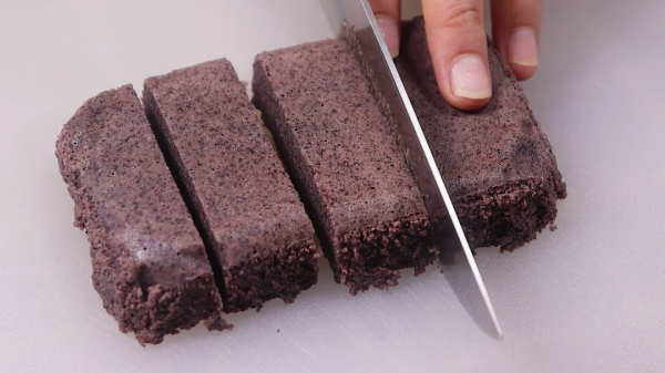 寶寶補鐵輔食，吃豬肝就錯了，不加一滴水的小蛋糕，出鍋就吃光了