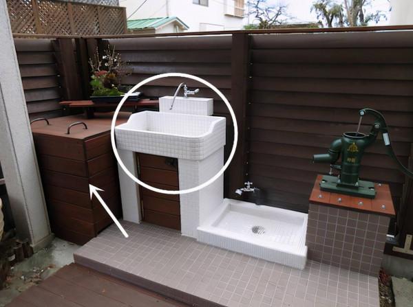 這樣裝露臺太實用了，家裡的雜物都能放在這，防潮還不違建