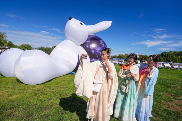 湖面泛舟、遊園賞月，順義85項文化活動慶中秋