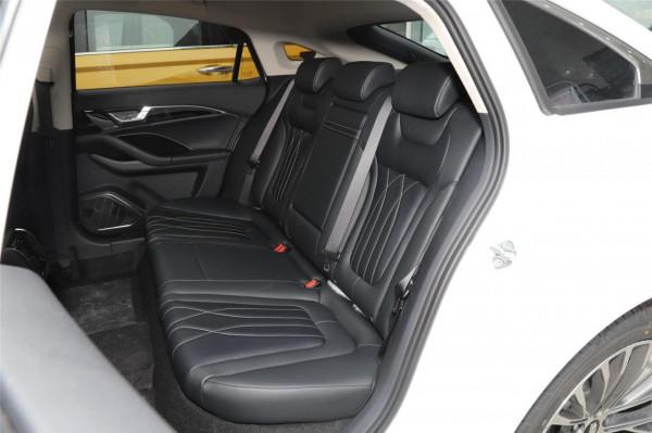 奔騰B70：預算不夠20萬也能買B級車，價效比夠不夠高？