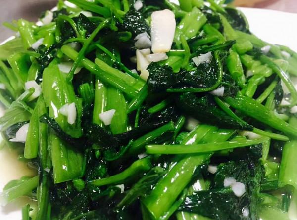 消化科醫生提醒：這3類蔬菜，“倒貼錢”也別吃，下次買菜要注意