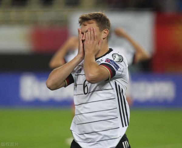 曼城、拜仁、皇馬和巴薩的新一代中軸線搭建中，缺什麼位置的球員