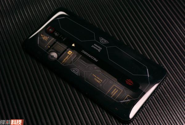 雙11打算給長輩換新手機？看完這篇再下決定