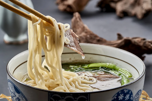 資產百億，連夜把公司送人後，他去哪了？