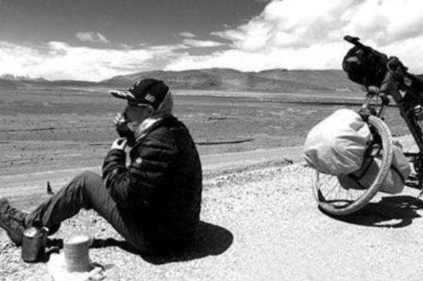 “恨國夫婦”跪舔美國,卻被美國醫院追討千萬醫療費,這回老實了 “恨國夫婦”跪舔美國,卻被美國醫院追討千萬醫療費,這回老實了