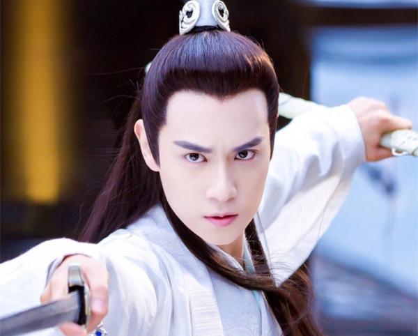 別再吹捧“建模臉”了！這4位男演員告訴你，什麼是小說男主的臉