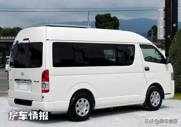 新款豐田房車，麵包車外觀不到5米長省油好開，3口人旅行也能住下