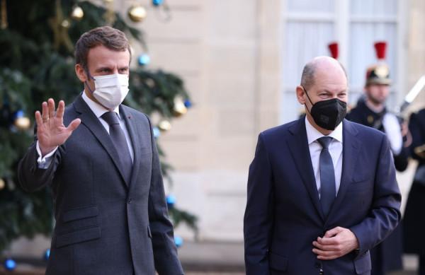 歐盟擬出臺防務檔案，伊朗模擬刺殺特朗普，印度人組隊恆河沐浴