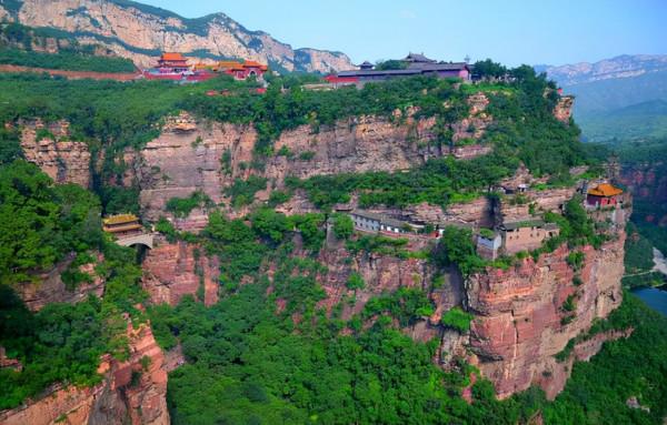 河北又一景點躥紅，有五嶽奇秀攬一山的美譽，距市中心只有50公里