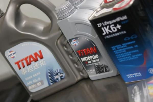 怪獸修車：翻新一輛二手的鈴木-吉姆尼，精心施工，再現完美