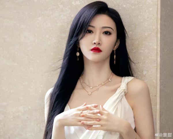 《聞香識公子》被群嘲？景甜被修成大頭娃娃魚，龔俊懸浮外太空？