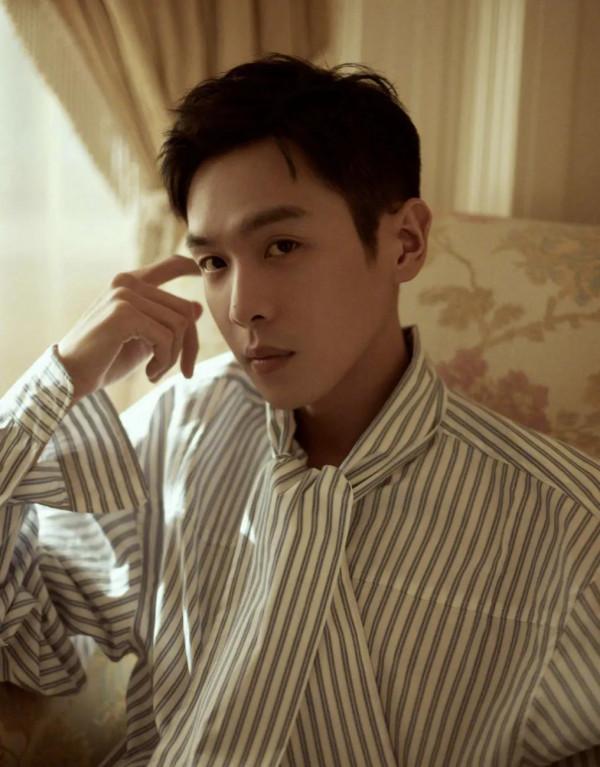 明星張若昀寫真合集：英俊帥氣、文質彬彬