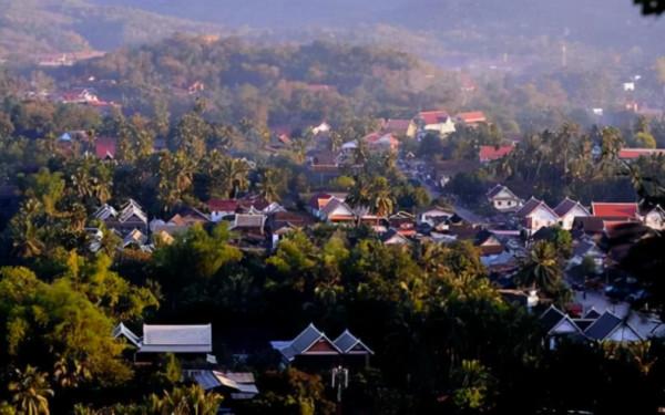 在寮國，不要隨便進門口掛樹枝的人家，導遊：否則自討苦吃