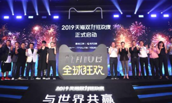 伊一主持浙江臺晚會,身旁新面孔太引人關注!搭檔沈濤成新門面? 伊一主持浙江臺晚會,身旁新面孔太引人關注!搭檔沈濤成新門面?