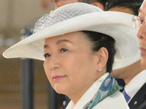 日本皇室“無情姐妹花”:不讓親媽回家,還要報警抓她 日本皇室“無情姐妹花”:不讓親媽回家,還要報警抓她