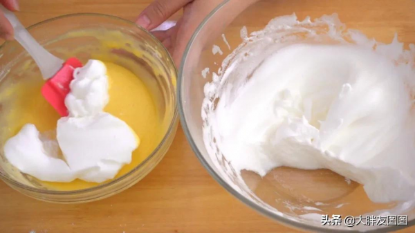 揭秘！冰乳酪蛋糕的簡易做法，不需要烤箱，好吃不上火