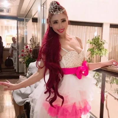 日本41歲主婦沉迷公主生活不能自拔,舉手投足畫風奇特 日本41歲主婦沉迷公主生活不能自拔,舉手投足畫風奇特