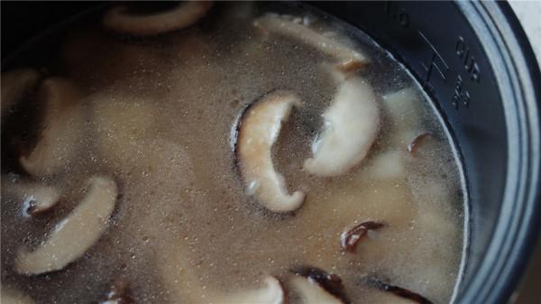 就是這樣一碗簡單的香菇土豆油飯,讓你吃了還想吃 就是這樣一碗簡單的香菇土豆油飯,讓你吃了還想吃