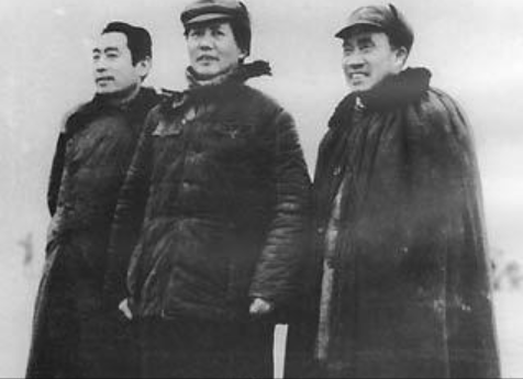 1947年土匪殘殺我軍5名高幹，毛主席悲憤不已，下令槍斃警衛連長