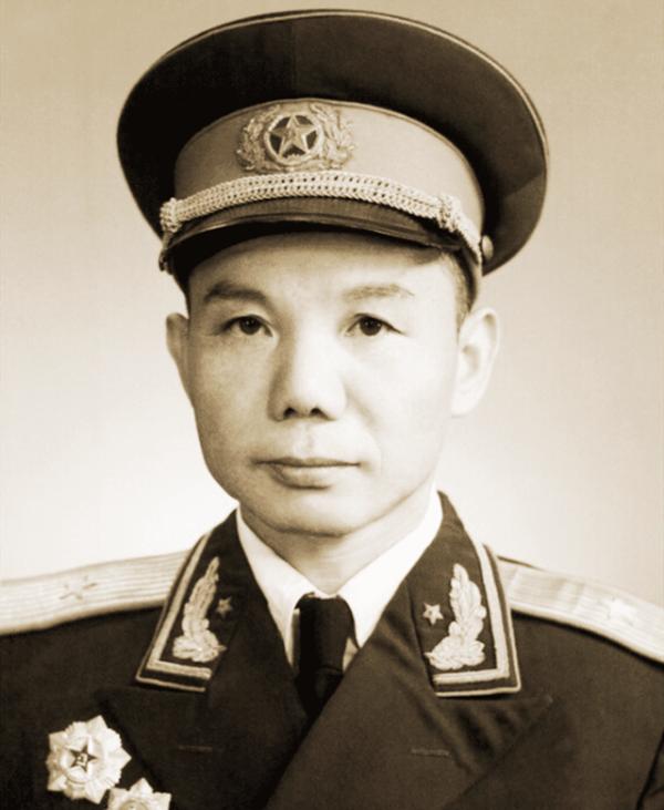 2000土匪混入百姓中被揪出,如何處理?戰士:看手就行 2000土匪混入百姓中被揪出,如何處理?戰士:看手就行