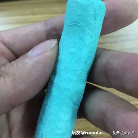 寶友，你看我撿的這顆綠松石，怎！麼！樣