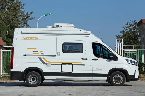 衛航V590，橫置大床，可睡兩人