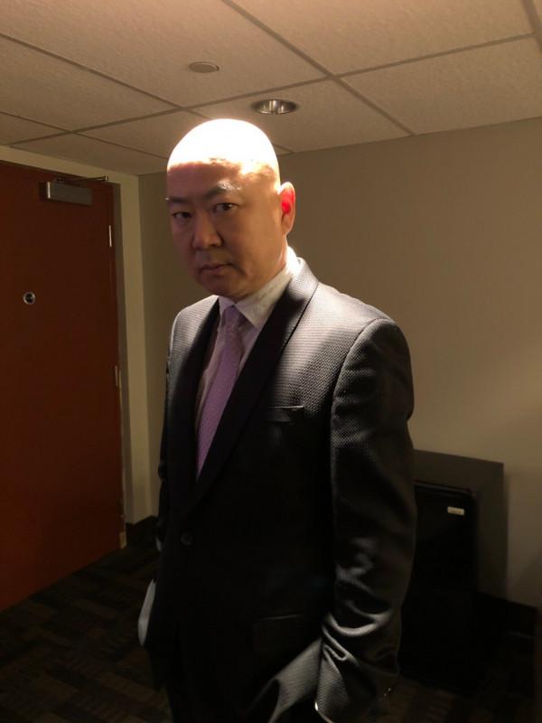 登20次春晚，因8個字被索賠1億，55歲未婚無子，郭冬臨如今怎樣了