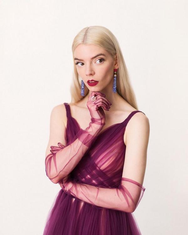 15個經典的安雅·泰勒·喬伊風格時刻,證明她是最好的時尚偶像之一 15個經典的安雅·泰勒·喬伊風格時刻,證明她是最好的時尚偶像之一