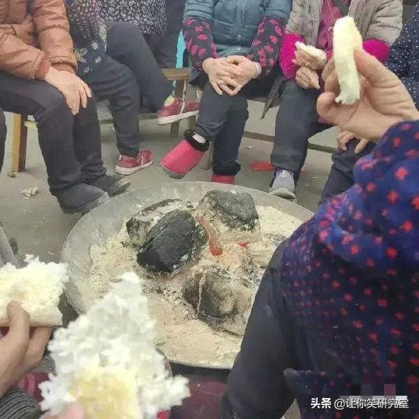 李某迪與吳籤舊照被扒,現場卻現曉明哥,網友:哈哈你什麼眼神 李某迪與吳籤舊照被扒,現場卻現曉明哥,網友:哈哈你什麼眼神