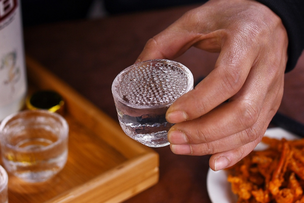 四川酒桌上的4大“槓把子”，都是價低口感好的糧食酒，行家愛喝