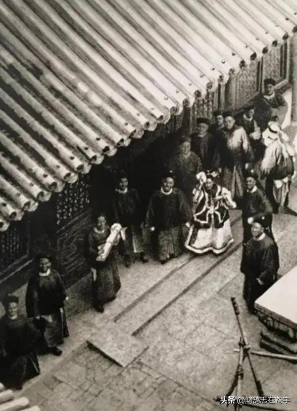 清末照片：愛吃醬豬蹄的瑾妃，騎矮馬的武將，五歲的溥儀席地而坐