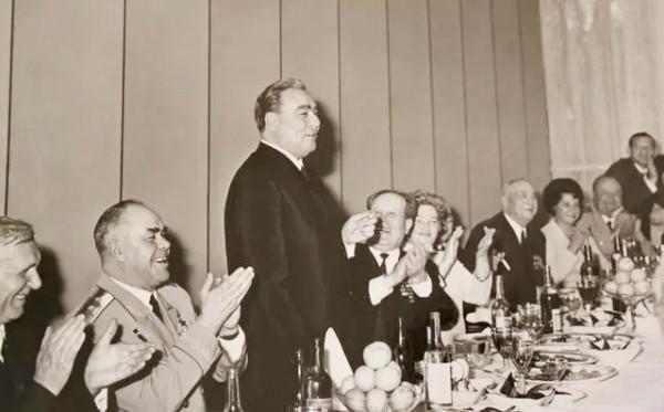 七年前獲贈禮物，七年後拆開才知道：美國大使被秘密監聽7年