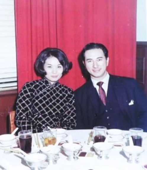 藍瓊纓的高階情史，14歲靠家世拿捏賭王，15年生5個娃攢千億身家