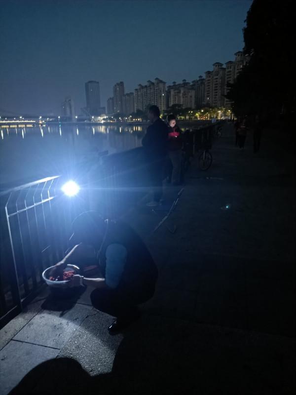 苦守大魚不如改變釣法，說不定也會有驚喜