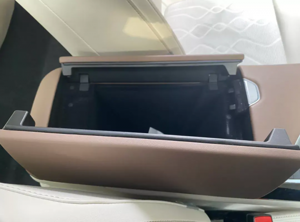 材料工程師體驗嵐圖FREE試裝車：主體已成形，細節再推敲