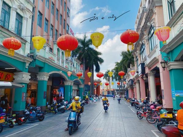 佛山市順德區著名的商業街,兩側都是傳統騎樓,彷彿穿越到了南洋 佛山市順德區著名的商業街,兩側都是傳統騎樓,彷彿穿越到了南洋