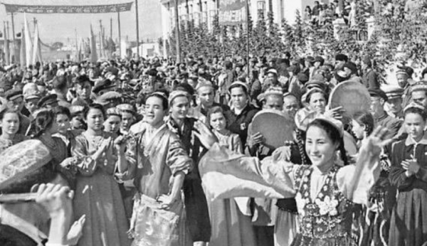 毛主席有多明智?成立新疆生產建設兵團,在荒漠中再造一個小江南 毛主席有多明智?成立新疆生產建設兵團,在荒漠中再造一個小江南